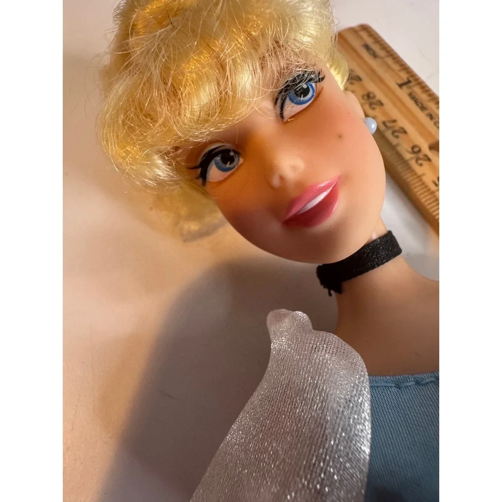 Disney Princess Cinderella Royal Shimmer Doll Blue Glitter Gown‎ Mattel